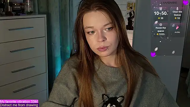 Snapshot of ValBae chatting on 10.01.25 ValBae online show from 10.01.25