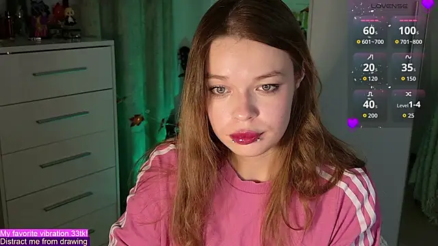 Snapshot of ValBae chatting on 10.13.25 ValBae online show from 10.13.25