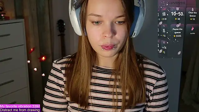 Snapshot of ValBae chatting on 10.27.25 ValBae online show from 10.27.25