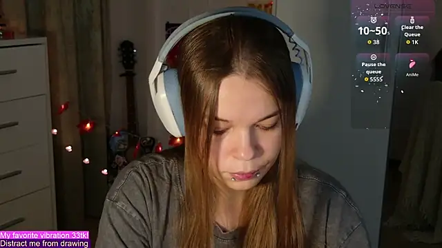 Snapshot of ValBae chatting on 10.28.25 ValBae online show from 10.28.25