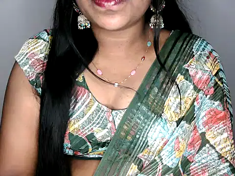 Snapshot of shila20 chatting on 10.28.25 shila20 online show from 10.28.25