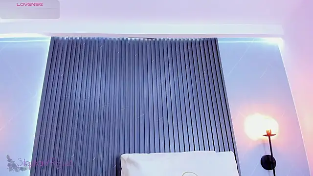 stephany roses  online show from 02.05.25