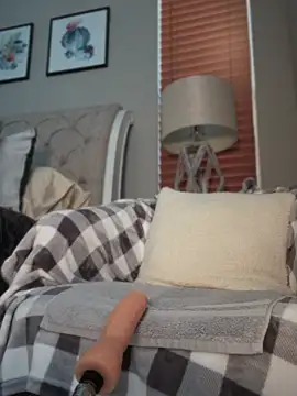 Snapshot of TinyMimi chatting on 02.05.25 TinyMimi online show from 02.05.25