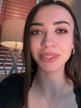 Snapshot of TinyMimi chatting on 03.16.25 TinyMimi online show from 03.16.25