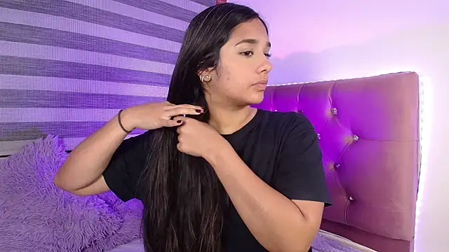 Snapshot of Maeena chatting on 01.17.25 Maeena online show from 01.17.25