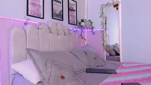 Camile Diazzz online show from 01.30.25