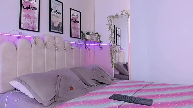 Camile Diazzz online show from 02.13.25