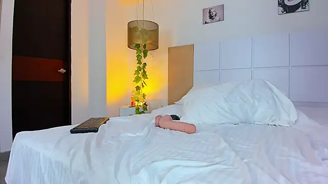 NathalyDaniels online show from 02.22.25