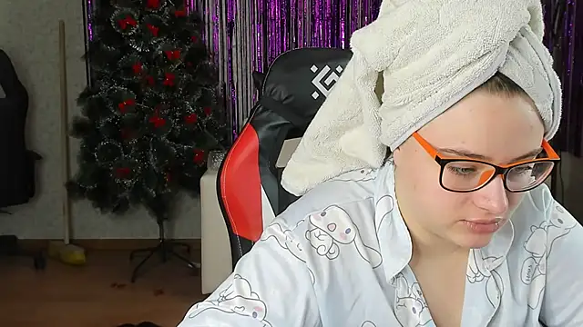 Snapshot of Seductive_She_Wolf chatting on 02.05.25 Seductive She Wolf online show from 02.05.25