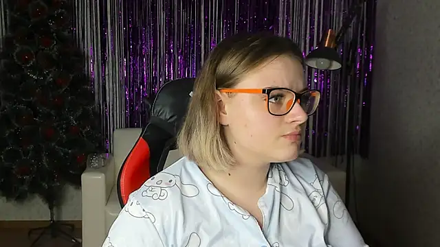 Snapshot of Seductive_She_Wolf chatting on 02.05.25 Seductive She Wolf online show from 02.05.25