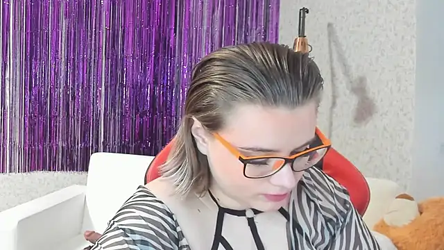 Snapshot of Seductive_She_Wolf chatting on 02.08.25 Seductive She Wolf online show from 02.08.25