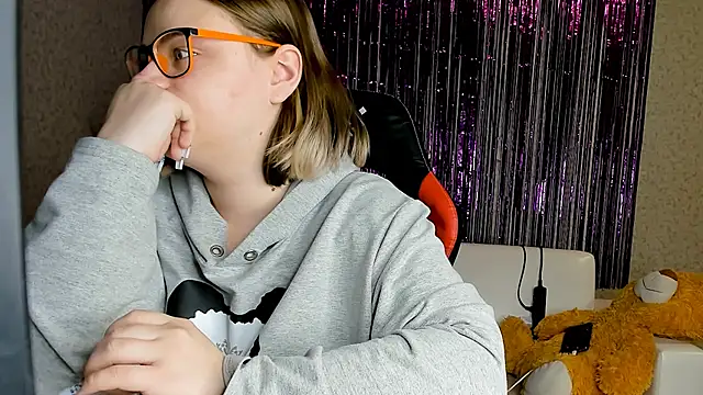 Snapshot of Seductive_She_Wolf chatting on 03.11.25 Seductive She Wolf online show from 03.11.25