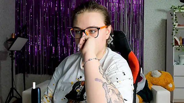 Snapshot of Seductive_She_Wolf chatting on 03.18.25 Seductive She Wolf online show from 03.18.25