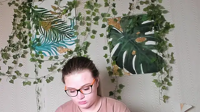 Snapshot of Seductive_She_Wolf chatting on 10.06.25 Seductive She Wolf online show from 10.06.25