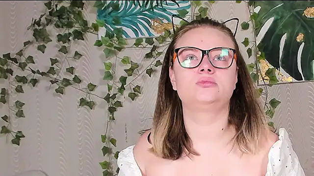 Snapshot of Seductive_She_Wolf chatting on 10.17.25 Seductive She Wolf online show from 10.17.25