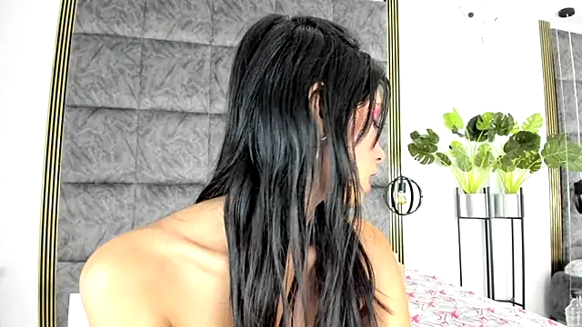 Snapshot of LaurenRodriiguez chatting on 02.12.25 LaurenRodriiguez online show from 02.12.25