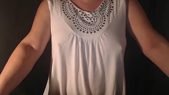 Snapshot of 1BECHA1 chatting on 10.10.25 1BECHA1 online show from 10.10.25