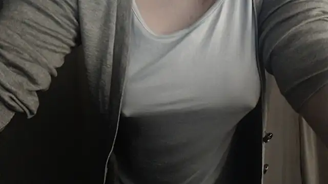 Snapshot of 1BECHA1 chatting on 10.19.25 1BECHA1 online show from 10.19.25