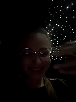 Snapshot of AlyseReuse chatting on 10.16.25 AlyseReuse online show from 10.16.25