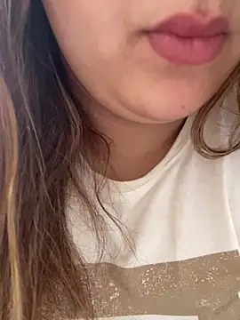 yassminsexy22 online show from 04.18.26