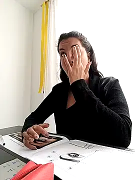 Bonny Klote online show from 12.23.24