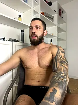 LoveIsBlind  online show from 10.04.25