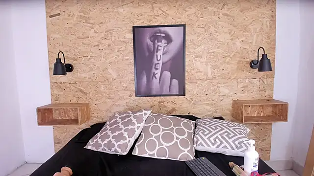 Elizabeth Santos online show from 02.20.25