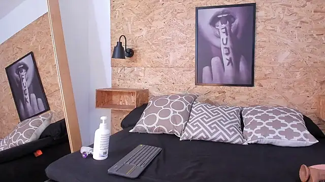 Elizabeth Santos online show from 03.19.25