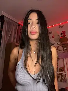 Snapshot of lina_pink chatting on 12.18.24 lina pink online show from 12.18.24