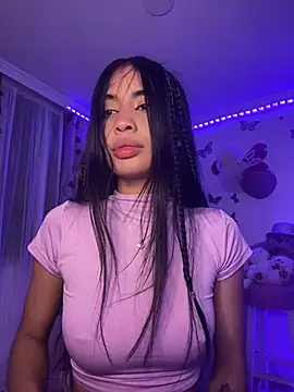 Snapshot of lina_pink chatting on 12.29.24 lina pink online show from 12.29.24