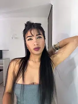 lina pink online show from 11.13.25