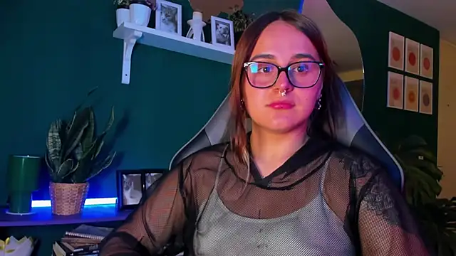 Snapshot of evy_orange1 chatting on 04.23.26 evy orange1 online show from 04.23.26