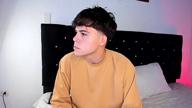 Snapshot of justinbiler chatting on 02.05.25 justinbiler online show from 02.05.25