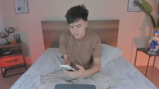 Snapshot of justinbiler chatting on 09.13.25 justinbiler online show from 09.13.25