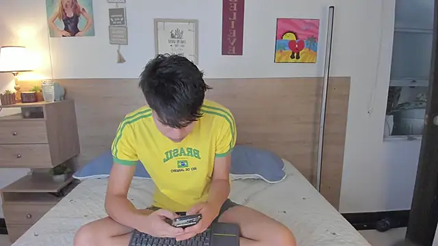 Snapshot of justinbiler chatting on 10.06.25 justinbiler online show from 10.06.25