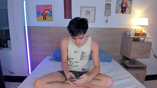 Snapshot of justinbiler chatting on 10.10.25 justinbiler online show from 10.10.25