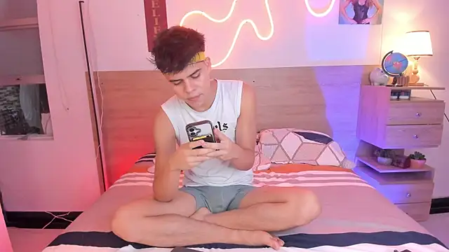 Snapshot of justinbiler chatting on 10.21.25 justinbiler online show from 10.21.25