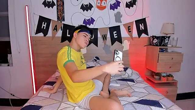 Snapshot of justinbiler chatting on 10.25.25 justinbiler online show from 10.25.25