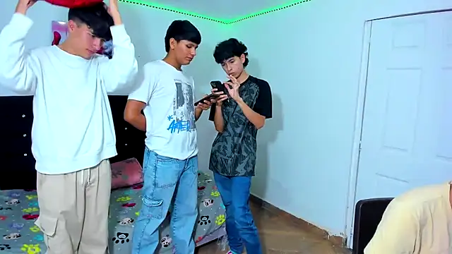 Snapshot of Alexander_and_Xiao chatting on 03.07.25 Alexander and Xiao online show from 03.07.25