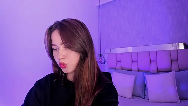 Roxie-Summers11 online show from 02.14.25