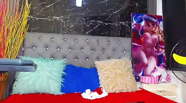 Snapshot of NalaRoy chatting on 12.14.24 NalaRoy online show from 12.14.24