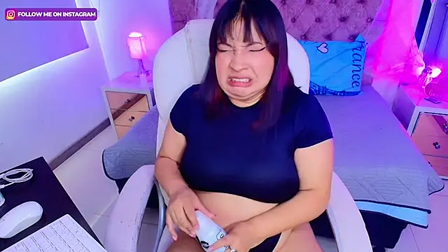 Emma monserrat online show from 10.20.25