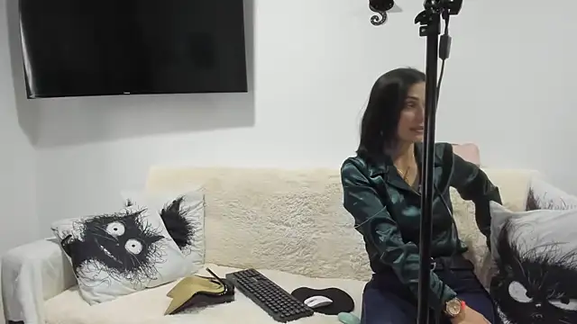 Snapshot of Emma_Jnes chatting on 03.05.25 Emma Jnes online show from 03.05.25