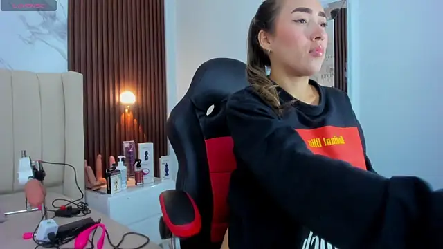 CAMILAGRAY online show from 04.14.26