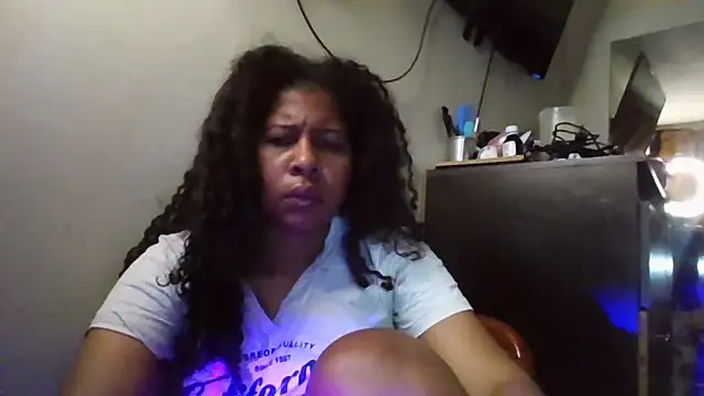 Ivon-09 online show from 11.04.25