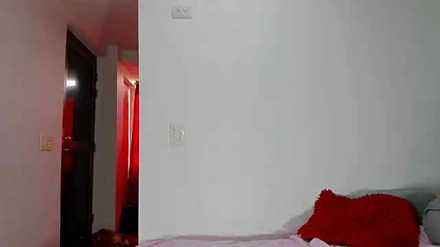 Snapshot of veronica_sinner_ chatting on 10.30.25 veronica sinner online show from 10.30.25