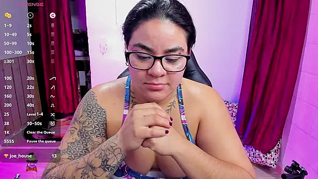 Snapshot of Sharon_hils chatting on 12.29.24 Sharon hils online show from 12.29.24