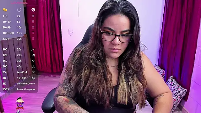 Snapshot of Sharon_hils chatting on 12.30.24 Sharon hils online show from 12.30.24