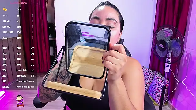 Snapshot of Sharon_hils chatting on 01.03.25 Sharon hils online show from 01.03.25