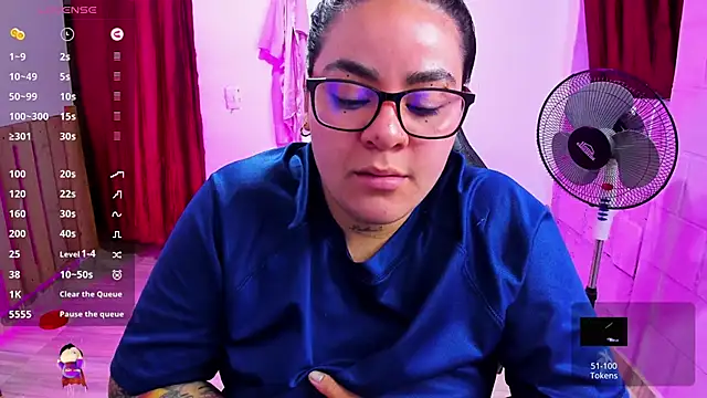 Snapshot of Sharon_hils chatting on 01.06.25 Sharon hils online show from 01.06.25